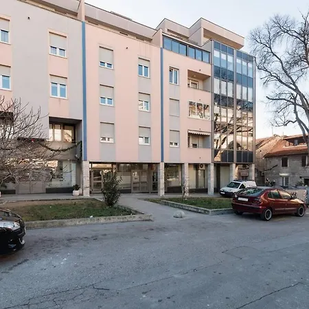 Infinity Apartment Split